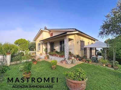 casa indipendente in vendita a Montecarlo