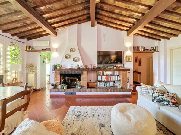 casa indipendente in vendita a Montecarlo