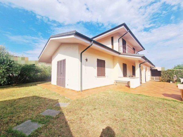 casa indipendente in vendita a Montecarlo