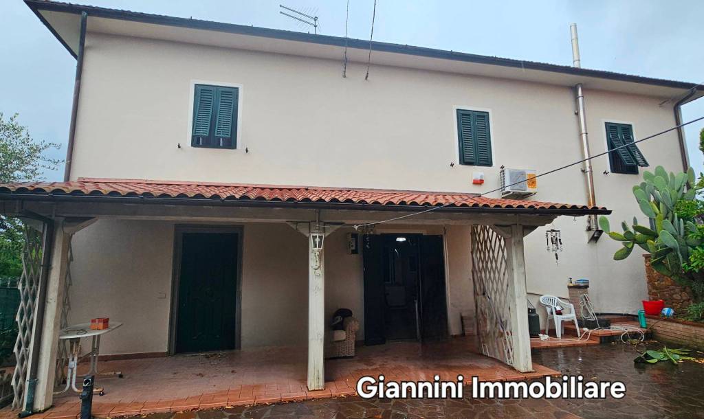 casa indipendente in vendita a Montecarlo