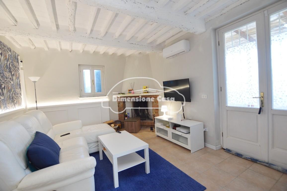 casa indipendente in vendita a Montecarlo