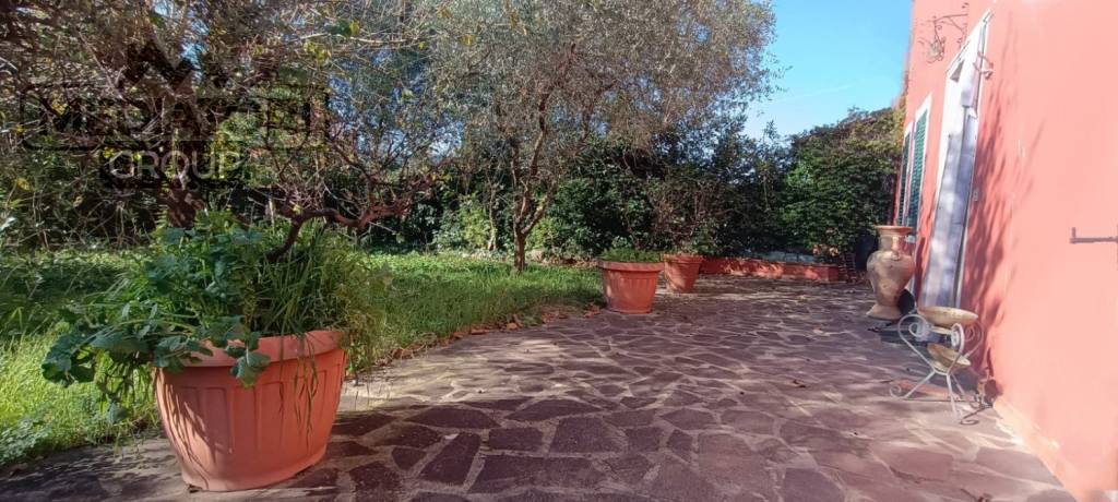 casa indipendente in vendita a Montecarlo