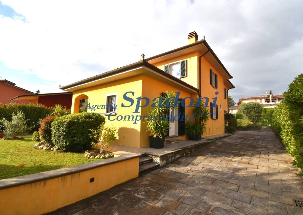 casa indipendente in vendita a Montecarlo