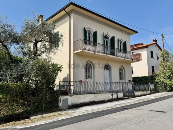 casa indipendente in vendita a Montecarlo