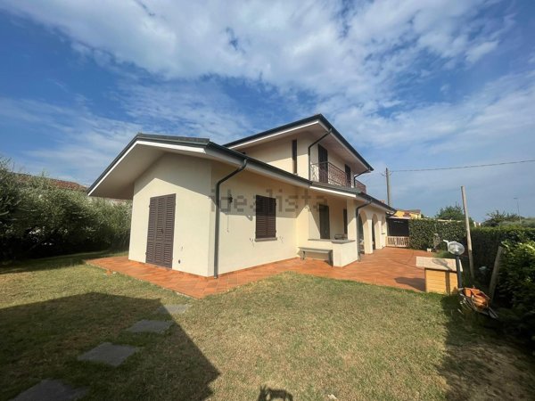 casa indipendente in vendita a Montecarlo