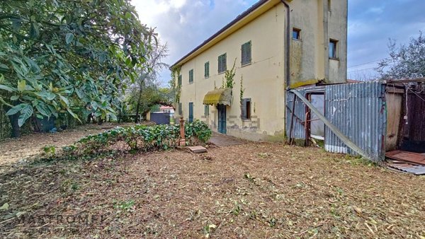 casa indipendente in vendita a Montecarlo