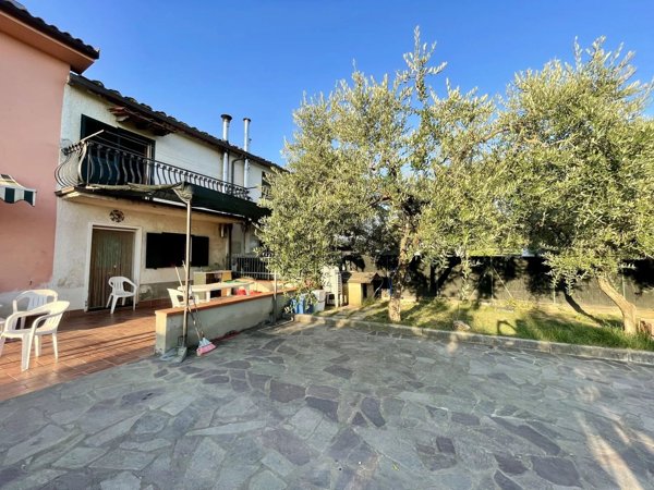 casa indipendente in vendita a Montecarlo