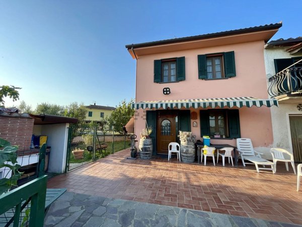 casa indipendente in vendita a Montecarlo