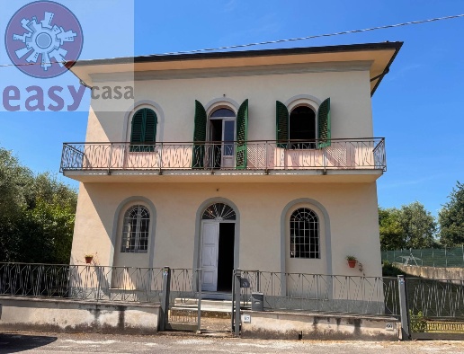 casa indipendente in vendita a Montecarlo