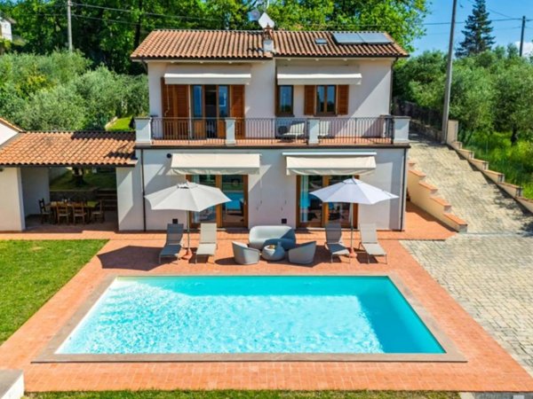 casa indipendente in vendita a Montecarlo