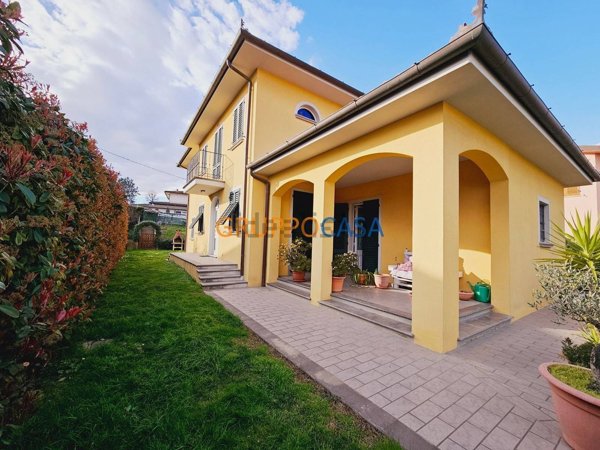 casa indipendente in vendita a Montecarlo