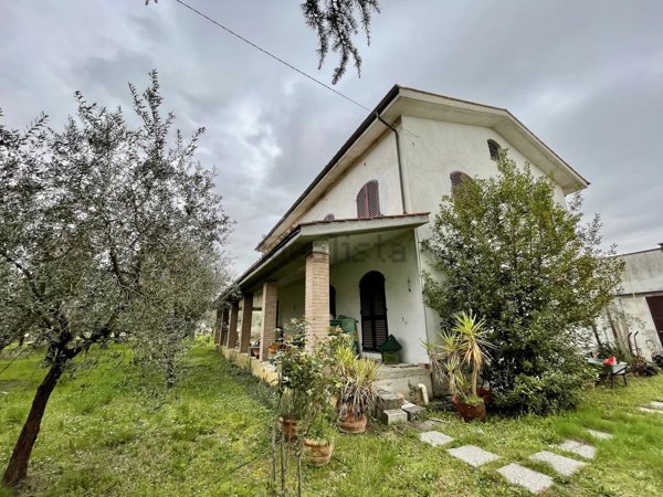 casa indipendente in vendita a Montecarlo