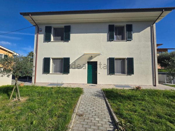 casa indipendente in vendita a Montecarlo