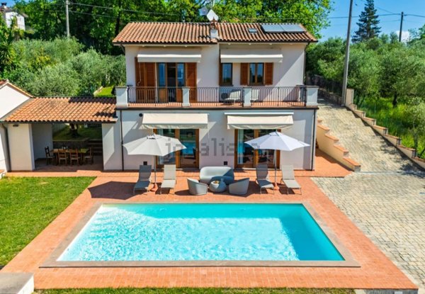 casa indipendente in vendita a Montecarlo