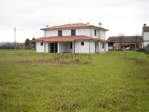 casa indipendente in vendita a Montecarlo