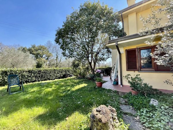 casa indipendente in vendita a Montecarlo