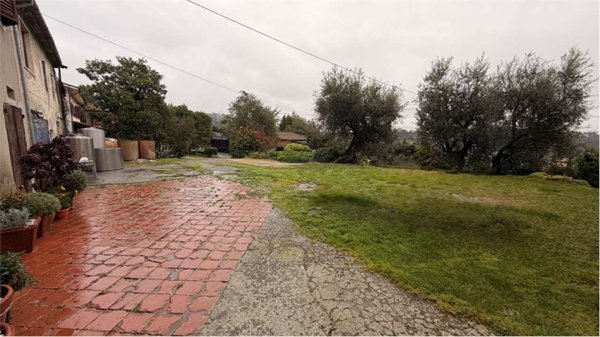 casa indipendente in vendita a Montecarlo
