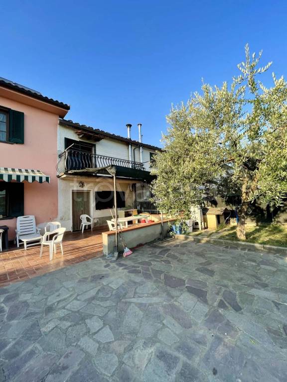 casa indipendente in vendita a Montecarlo