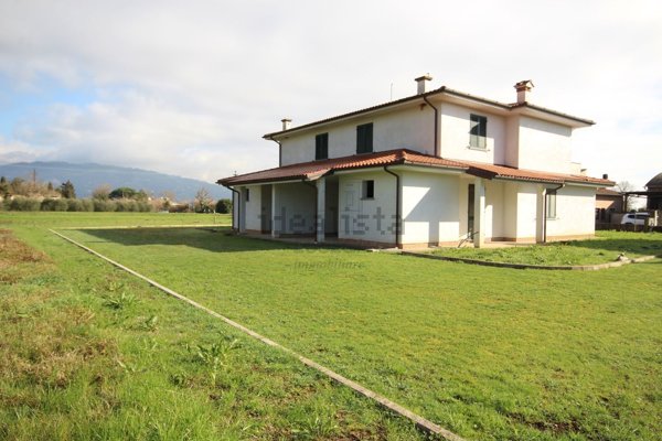 casa indipendente in vendita a Montecarlo