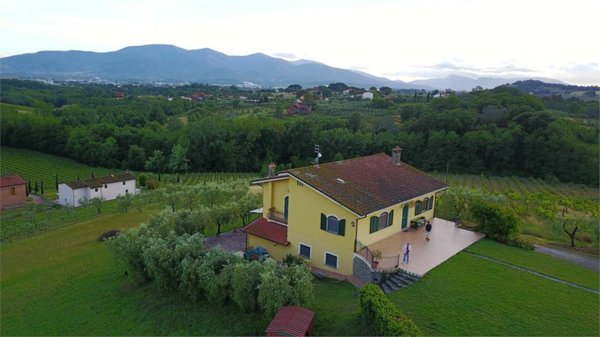 casa indipendente in vendita a Montecarlo