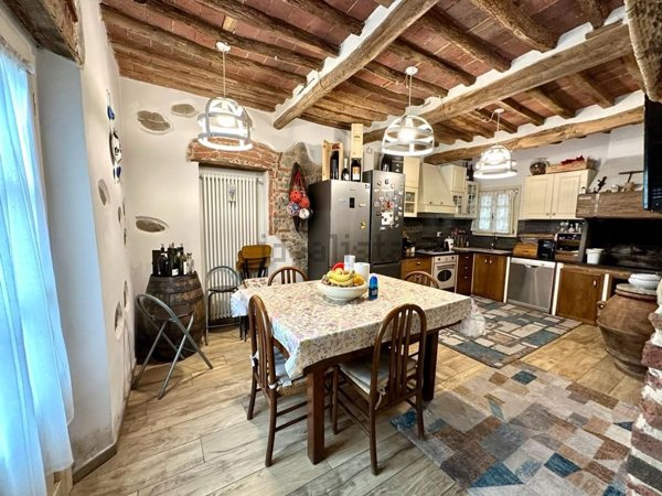 casa indipendente in vendita a Montecarlo