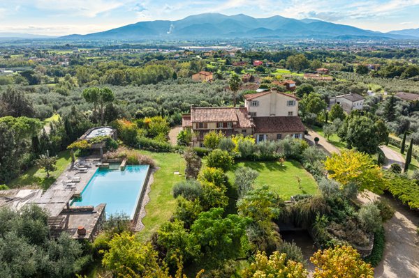 casa indipendente in vendita a Montecarlo