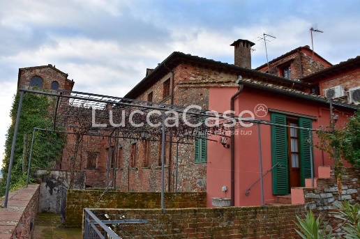 casa indipendente in vendita a Montecarlo