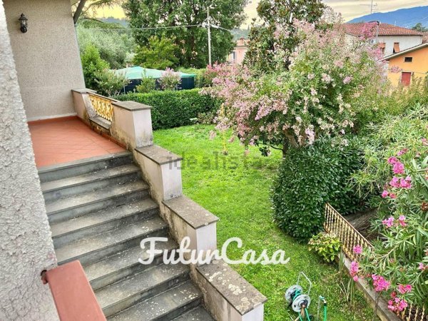 casa indipendente in vendita a Montecarlo