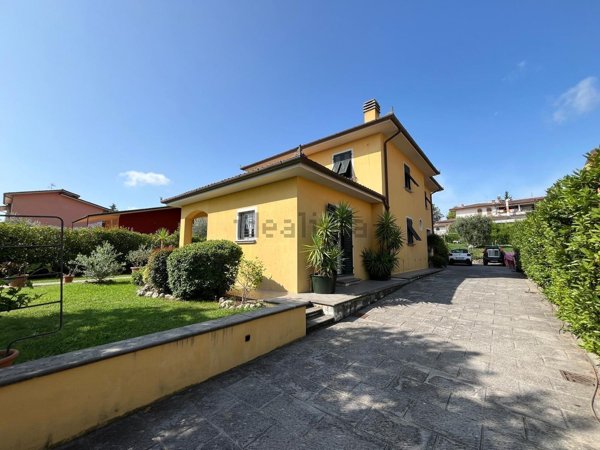 casa indipendente in vendita a Montecarlo