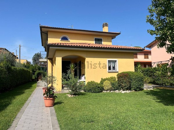 casa indipendente in vendita a Montecarlo