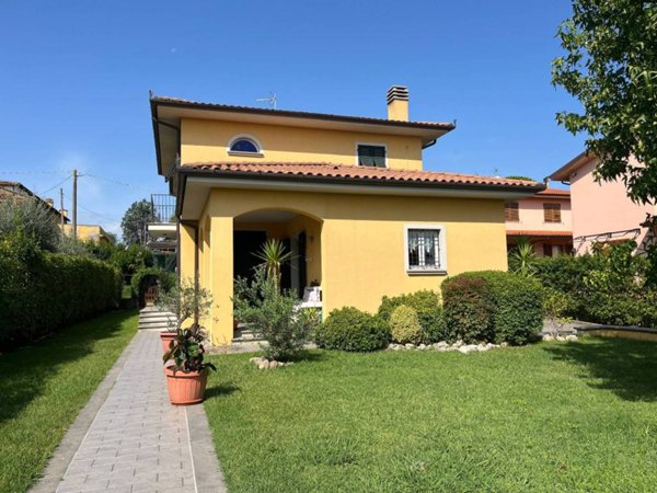 casa indipendente in vendita a Montecarlo