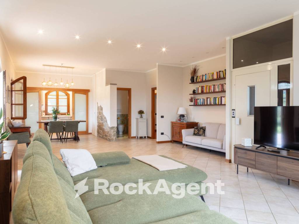 casa indipendente in vendita a Montecarlo