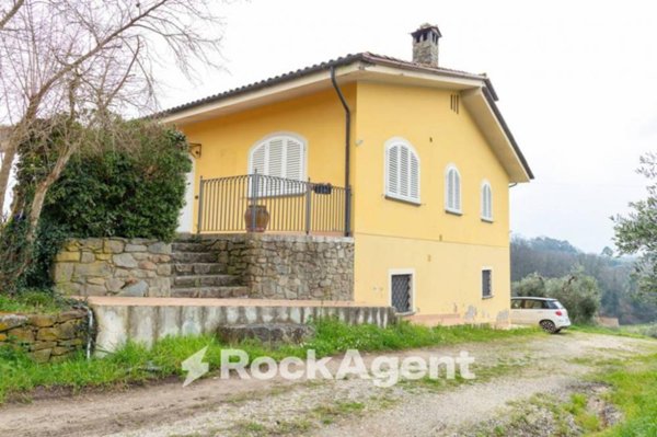 casa indipendente in vendita a Montecarlo