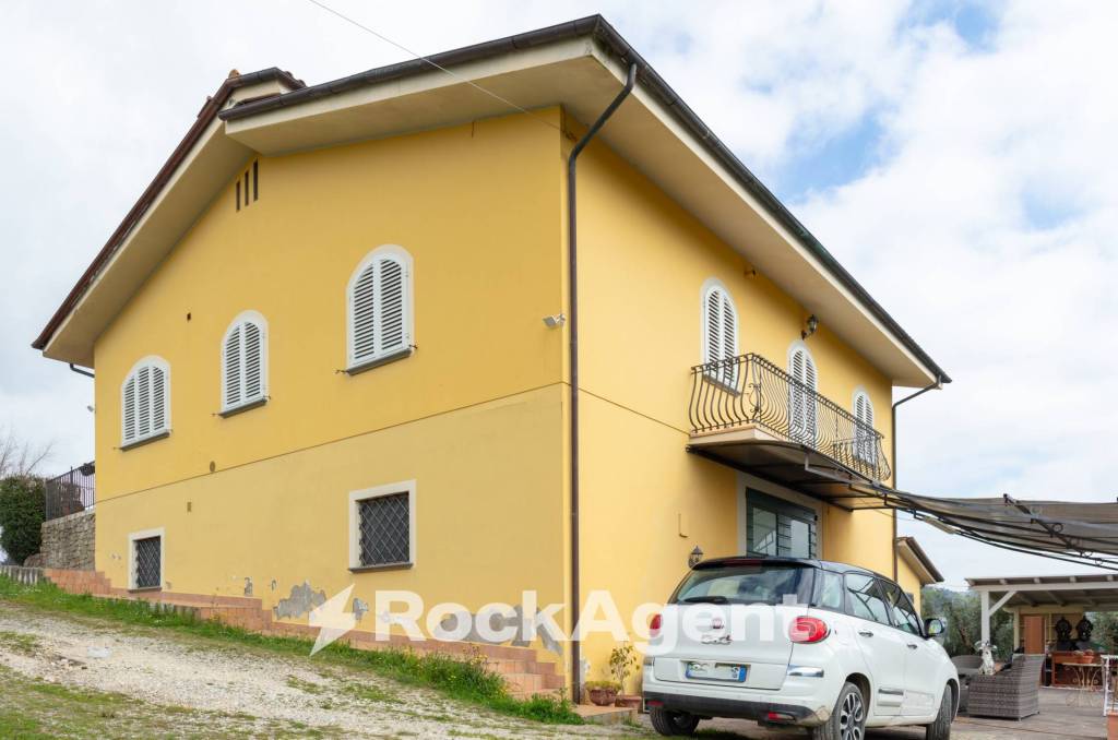 casa indipendente in vendita a Montecarlo