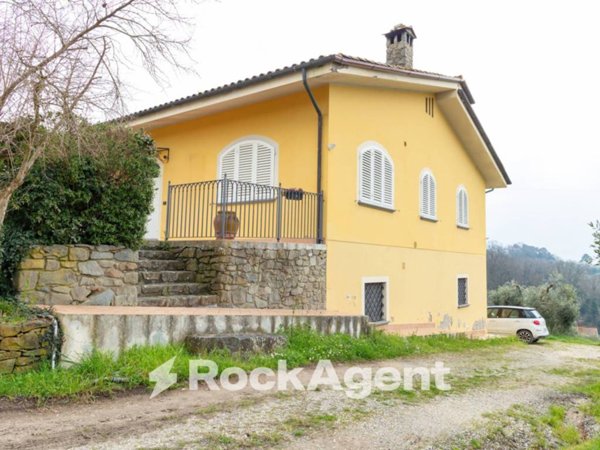 casa indipendente in vendita a Montecarlo
