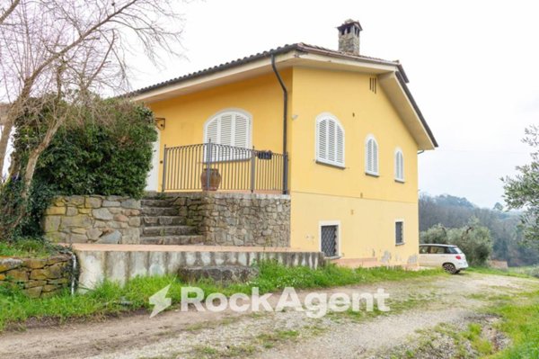 casa indipendente in vendita a Montecarlo