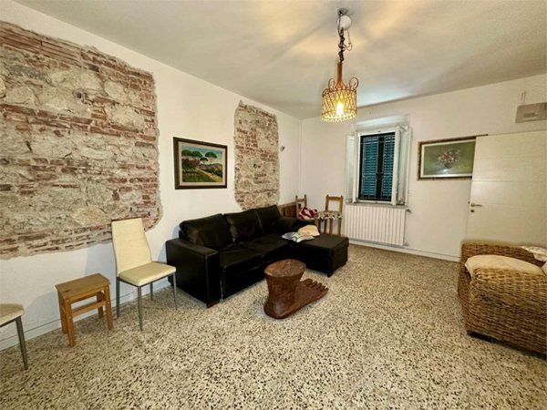 casa indipendente in vendita a Montecarlo