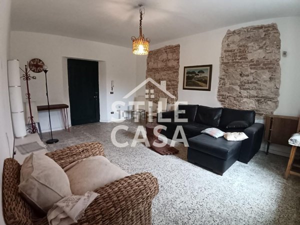 casa indipendente in vendita a Montecarlo