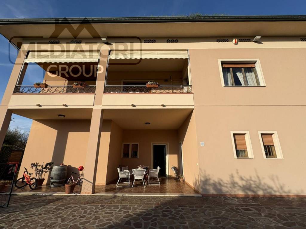 casa indipendente in vendita a Montecarlo