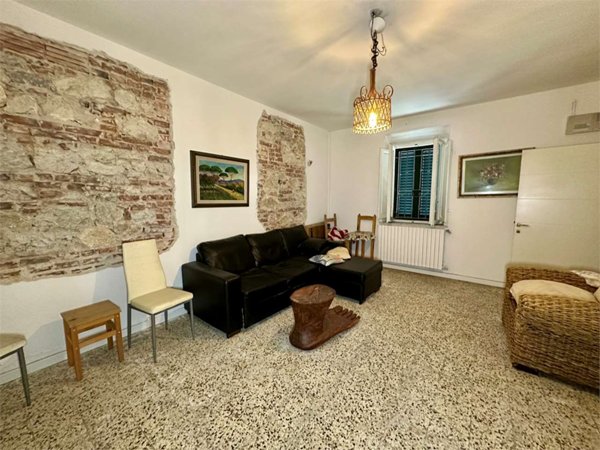 casa indipendente in vendita a Montecarlo