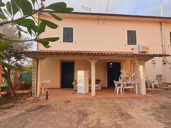 casa indipendente in vendita a Montecarlo