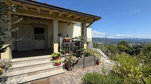 casa indipendente in vendita a Montecarlo