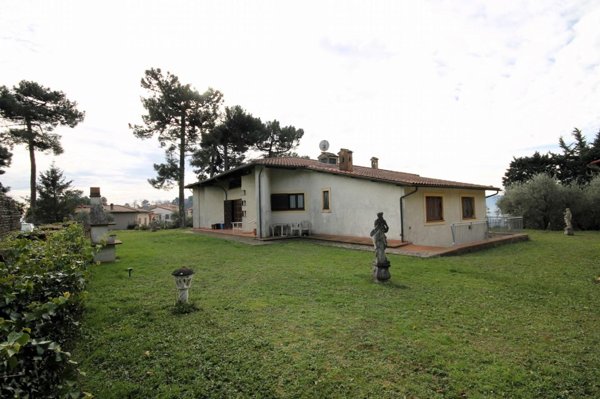 casa indipendente in vendita a Montecarlo