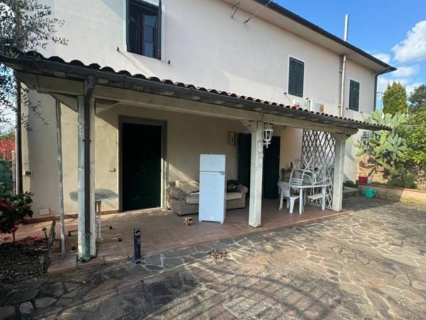 casa indipendente in vendita a Montecarlo