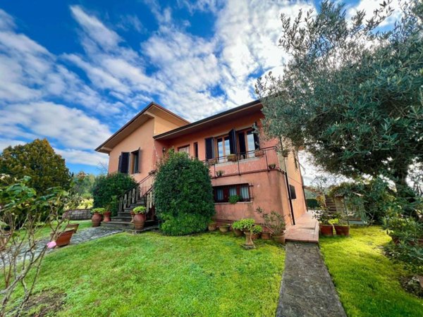 casa indipendente in vendita a Montecarlo