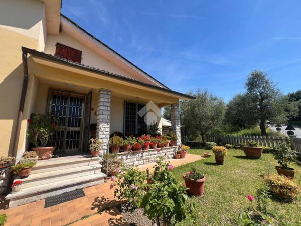 casa indipendente in vendita a Montecarlo