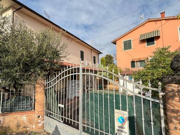 casa indipendente in vendita a Montecarlo