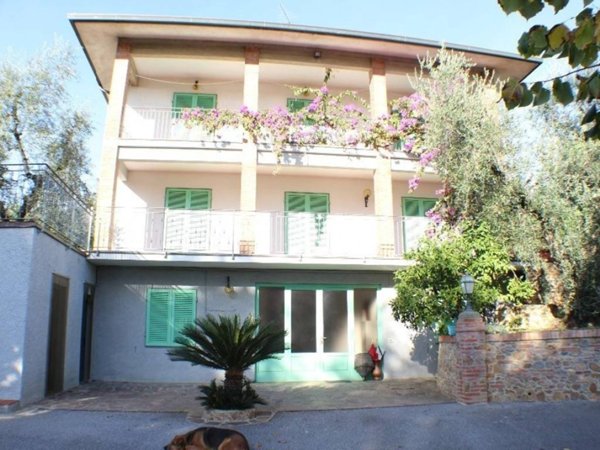 casa indipendente in vendita a Montecarlo