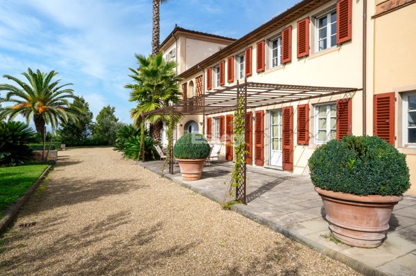 casa indipendente in vendita a Montecarlo