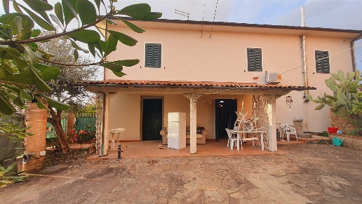casa indipendente in vendita a Montecarlo